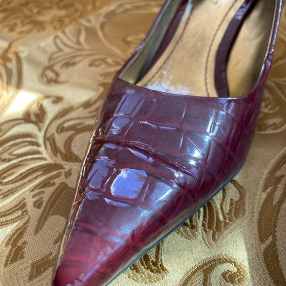 **CLEARANCE** NINE WEST "Nuncio" Burgundy Shiny Snake Print Pumps size 8 - Picture 3 of 8